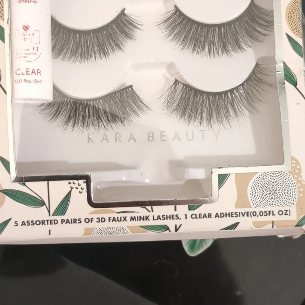 5 Pair Of 3D Faux Mink Lashes with Adhesive
